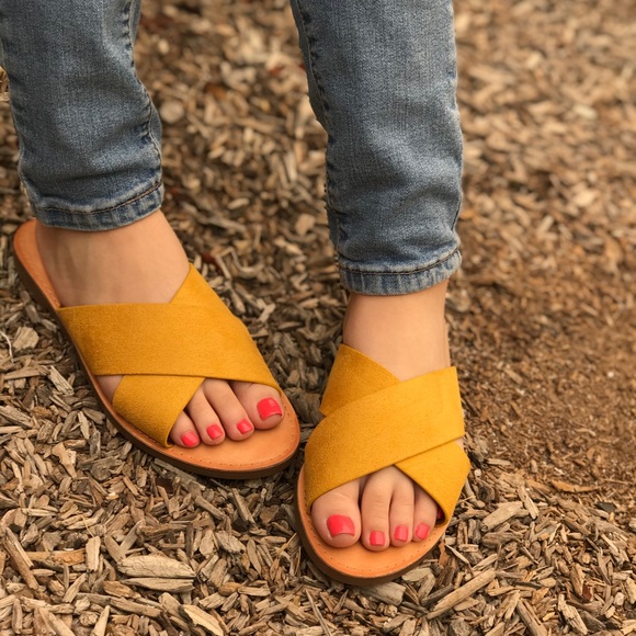 Soda Shoes - Crossband sandals